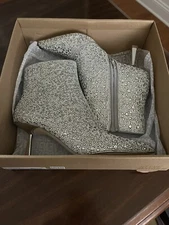 Steve Madden Flasher-R Rhinestone Boots.  Women’s Size 8.5 
