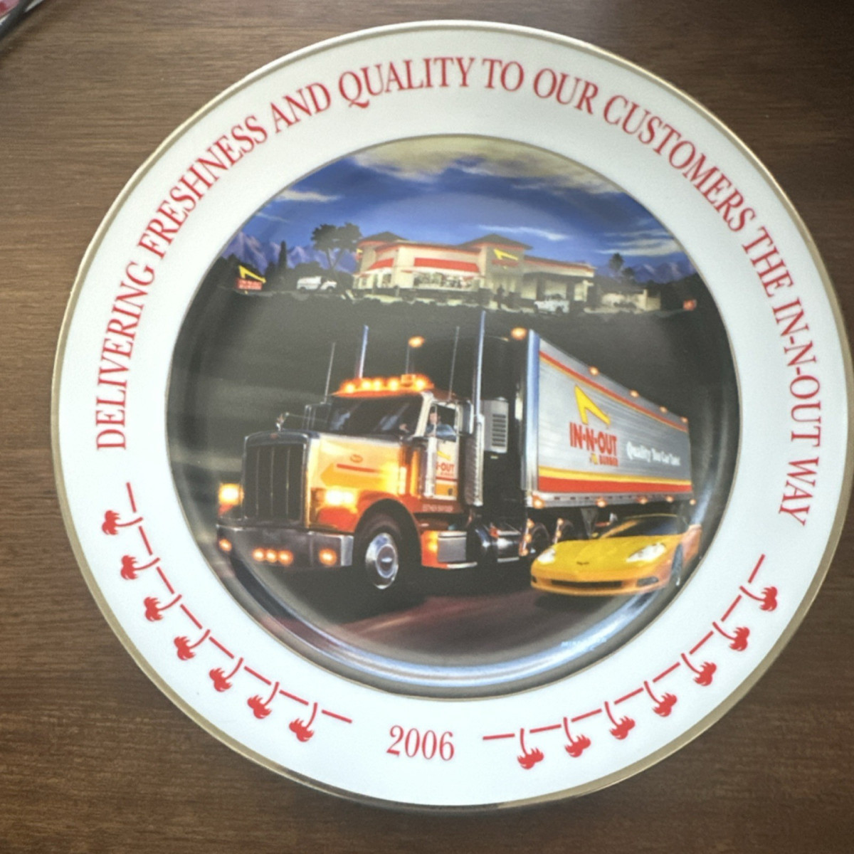 in n out コレクタブル　プレート　希少 In-N-Out Burger Ceramic Collector Plate 2006 Multicolor Trucks