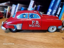VERY NICE VINTAGE 1950s TIN LITHO FRICTION FIRE CHIEF CAR