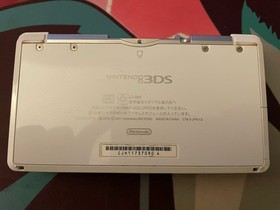 Nintendo 3DS Mod- Japanese-White-With Charger and 32 GB Micro SD