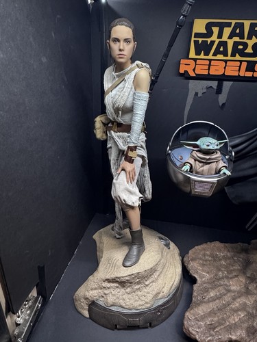 Sideshow Collectibles Star Wars Rey Premium Format Figure, 1/4 Scale