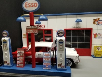 Esso サービスステーションジオラマ 1:64 ESSO GAS STATION FRONT W/ 2 PUMP ISLAND DIORAMA DISPLAY HAND MADE