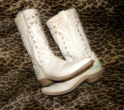 all white cowgirl boots