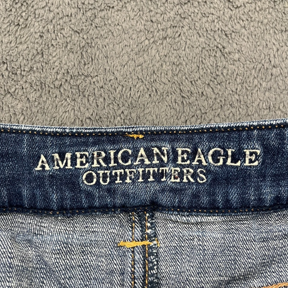 Pantalones cortos de mezclilla American Eagle Outfitters bordados florales talla 00 Foto 3 de 4