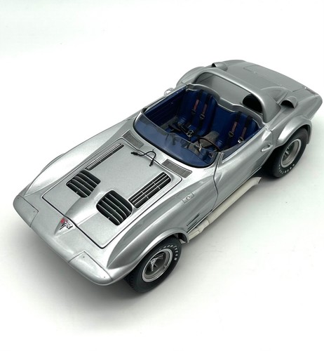 Exoto RLG 18036 Chevrolet Corvette Grand Sport Prototyp 1964 silber, 1:18, RV03 - Afbeelding 1 van 10