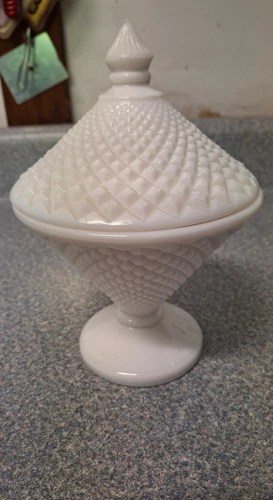 Vintage WESTMORELAND SAWTOOTH Diamond Point Milk Glass Compote Dish with Lid