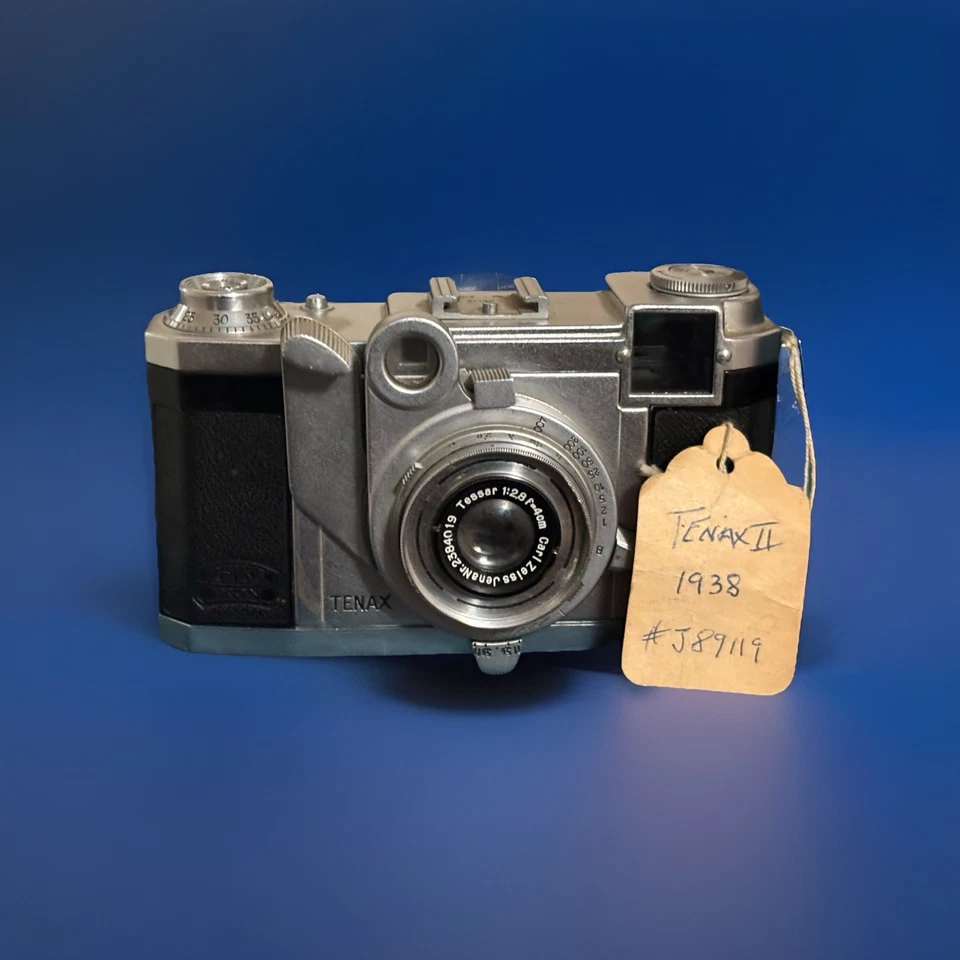 Zeiss Ikon TENAX II Rangefinder Camera. Ser #J89119. Makes 24mm Square Images. - image 4 of 4
