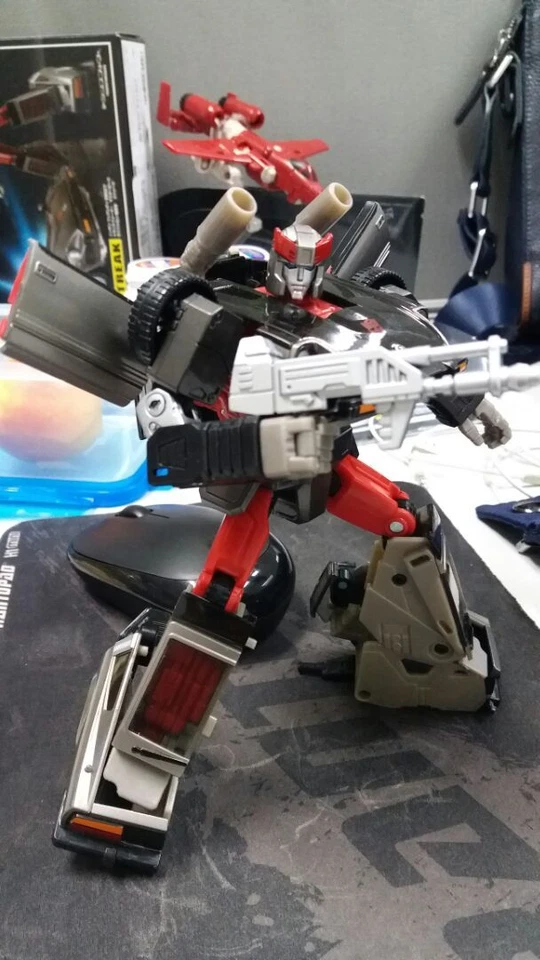 NEW TRANSFORMERS TAKARA MASTERPIECE MP-18 BLUESTREAK NISSAN FAIRLADY Z BOXED - Image 2 of 4