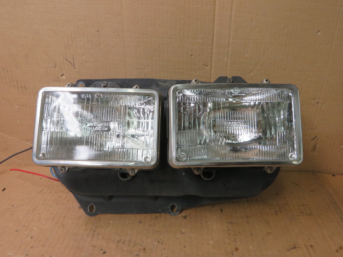 VOLVO 240 81-85 VOLVO 260 78-82 HEADLIGHT DUAL SQUARE BUCKET +