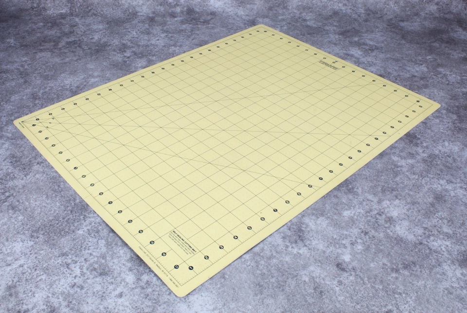 Fiskars  Self Healing Rotary Cutting Mat 18x24" - Image 2 of 2