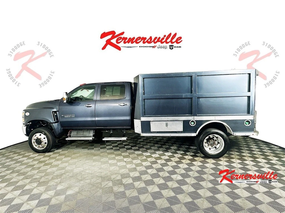 2022 Chevrolet Silverado 5500HD Work Truck Dually Diesel 4WD 4dr Pickup Truck - Image 4 of 4