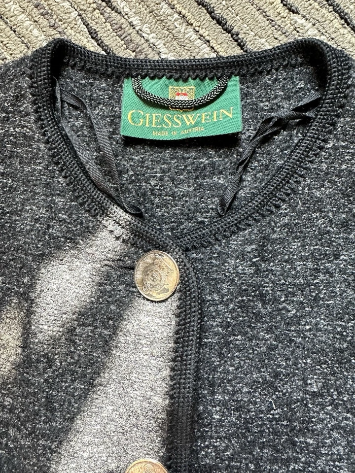 Cárdigan vintage con botones bordado de lana Giesswein Austria Foto 3 de 4