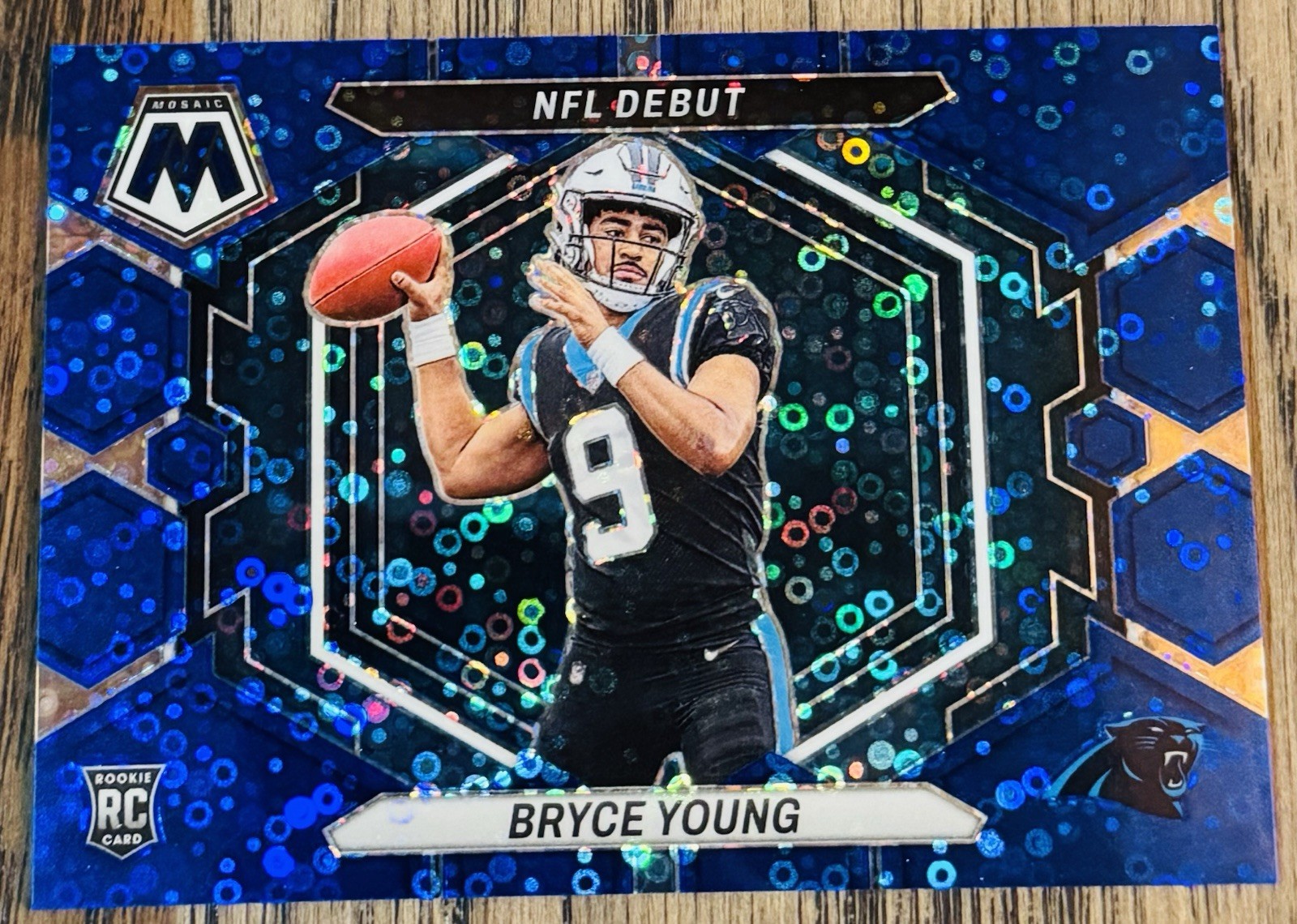 2023 Panini Mosaic Bryce Young Rookie Blue No Huddle NFL Debut /75 SP ND-2