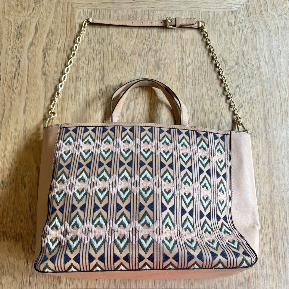 $598 TORY BURCH East West Bolso de Mano/Bolso de Hombro de Cuero Bordado Correa de Cadena Usado en Excelente Condición Foto 3 de 4