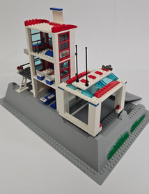 LEGO Sets: Town: City: 7892-1 Hospital lot &23 Figures, Vehicles  Free S&H