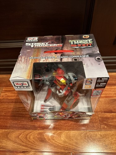 Maisto Tech Twist n Shoot Street Troopers Radio Controlled Car/ Robot NEW - Picture 2 of 7