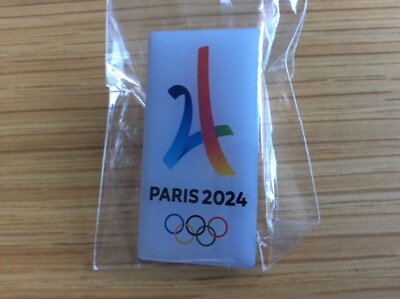 Pin's JO Paris 2024 Mascotte découpée Tour eiffel
