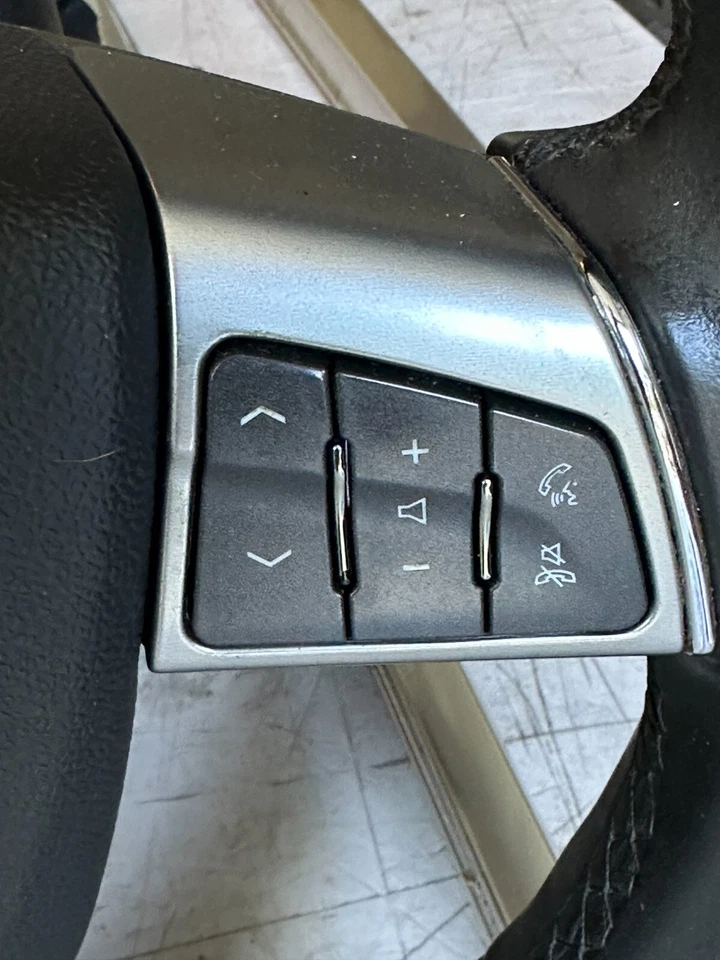 Cadillac SRX 2010 a 2012 volante de cuero madera con teléfono de control de crucero Foto 3 de 4