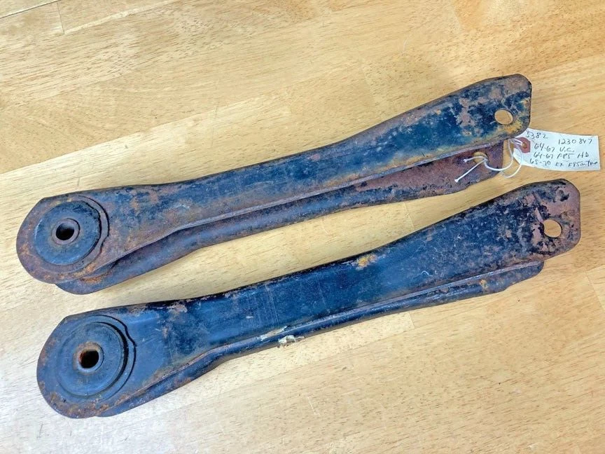 NOS 1964-70 Oldsmobile F85 Vista Cruiser Rear Upper Control Arms 1230847 - Image 2 of 4