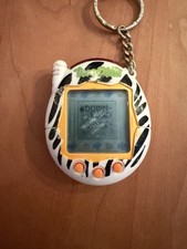 2004 Bandai Tamagotchi Connection Yellow Zebra Working Needs Battery