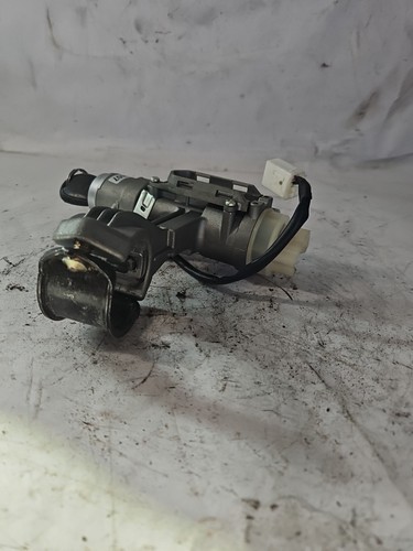 2005-2010 Kia Sportage 2.7L AT Ignition Switch Lock Cylinder & Key OEM - Picture 3 of 6