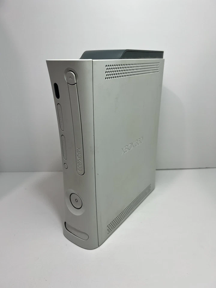 Original Xbox 360 Arcade 60GB White Console Bundle - Image 3 of 4
