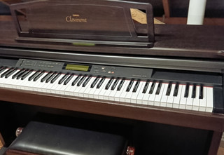 Yamaha E Piano CLP 611 Clavinova Klavier mit Hocker