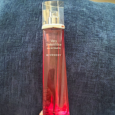 Givenchy Very Irresistible Eau de Toilette Spray, 2.5 fl oz, P541281