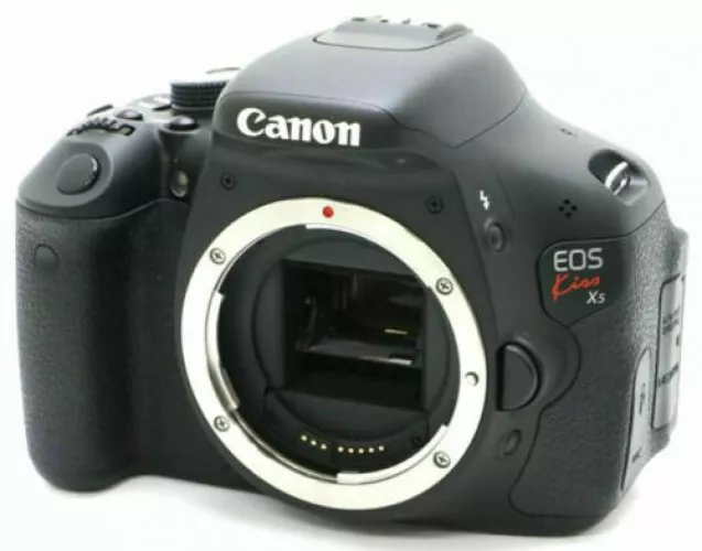 Canon EOS Kiss X5 (Rebel T3i / 500D) digital SLR camera body *tested *superb