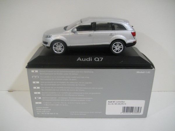 --1/43 SCHUCO. AUDI Q7. Silver. . Modelo especial Audi.