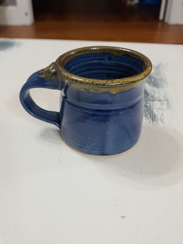 Handgefertigte Keramik Becher Tasse blau goldener Rand glasiert 3,5" Griff mit Daumenauflage EUC - Bild 9 von 9