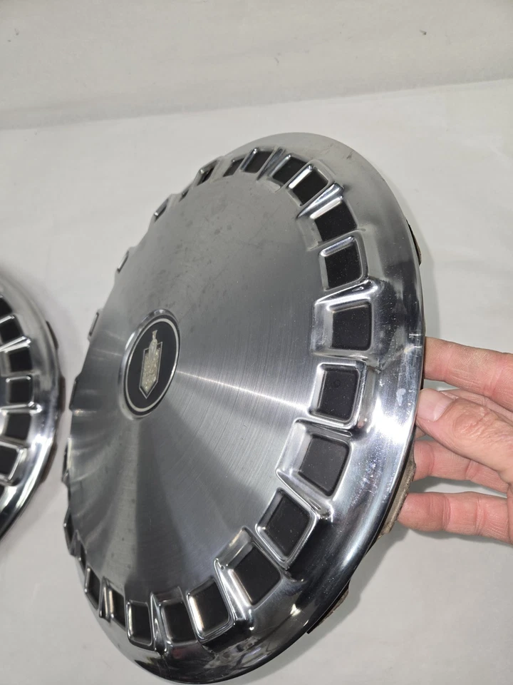 Juego de 2 tapacubos de acero inoxidable Chevrolet Monte Carlo 1976-77 15 pulgadas OEM GM Foto 4 de 4