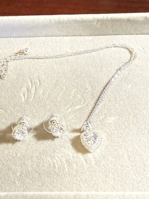Swarovski Crystal Elements Silver Tone Jewelry Set with necklace/earrings E15