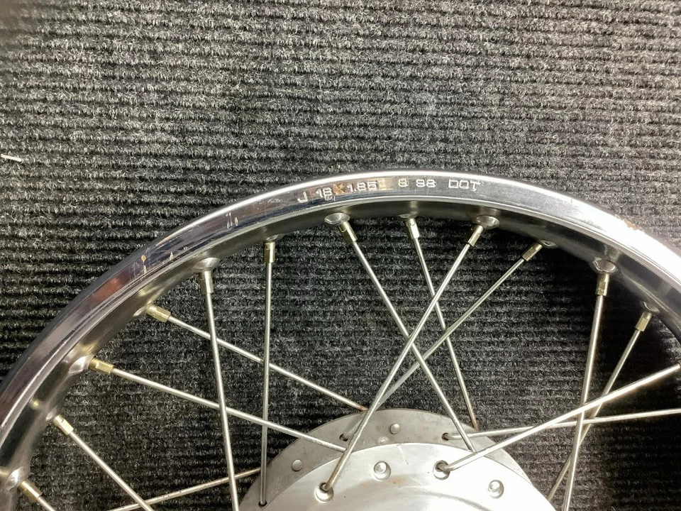 Llanta delantera Honda Nighthawk 250 CB250 1996 R8 Foto 3 de 3