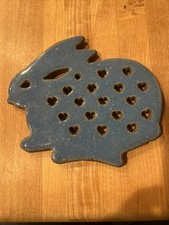 Vintage Art Pottery Blue Bunny/Rabbit Stoneware Trivet Hot Plate with Hearts