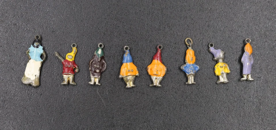 Dijes pulsera antiguos 1938 Disney Blancanieves y los 7 enanitos pintados a mano Foto 2 de 3
