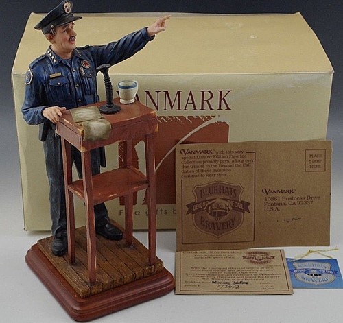 VANMARK MORNING BRIEFING BLUE HATS BRAVERY FIGURINE L.E.1/2372 POLICE DEPARTMENT - Picture 5 of 7