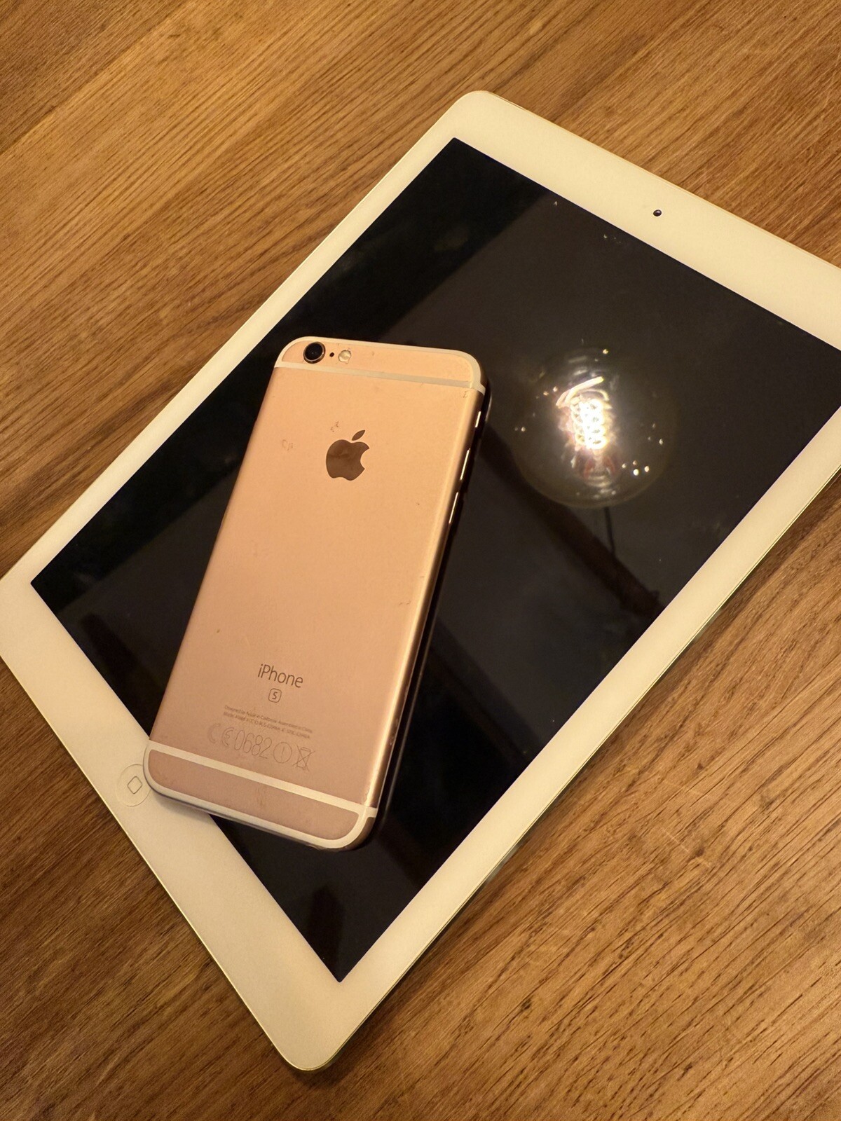 Apple iPad and iPhone bundle, faulty, for parts. Not sure what gen or storage