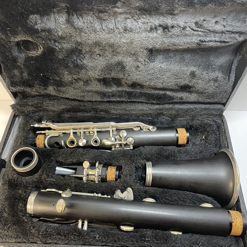 Clarinet in Hard Case, Unknown Brand. Musical Instrument Woodwind - Picture 2 of 23