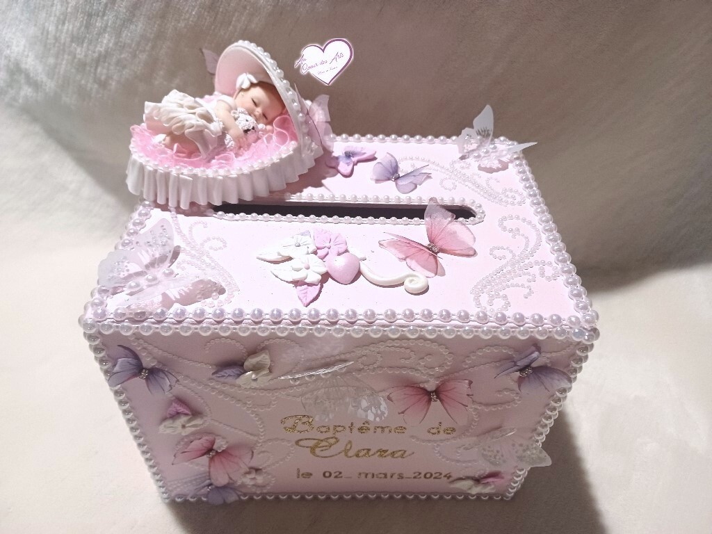 Urne baptême bébé fimo fille tout blanc avec ourson et couffin miniature