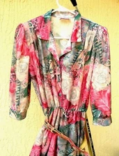 BIG FLOWER PINK FLORAL VTG 70S 80S SZ P M CALIFORNIA LOOKS BELT LIGHT POLY DRESS
