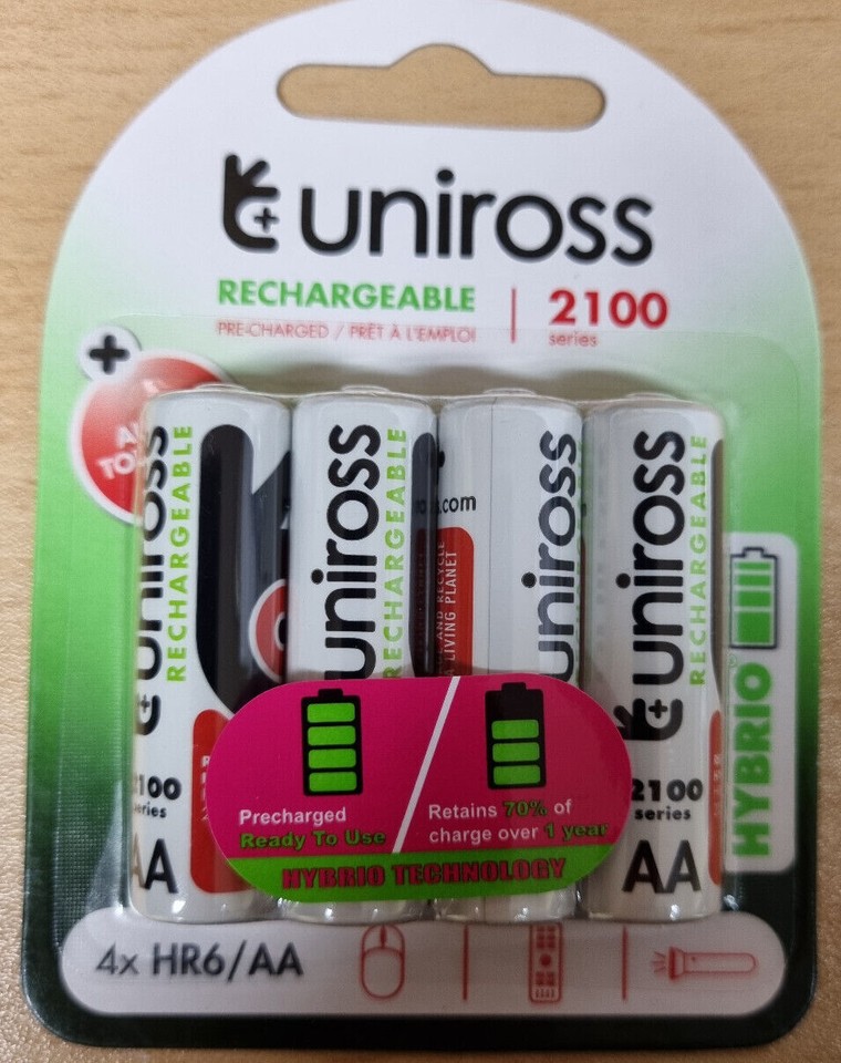 UNiROSS COMPACT CHARGER FOR AA & AAA & PP3 9v RECHARGEABLE BATTERIES