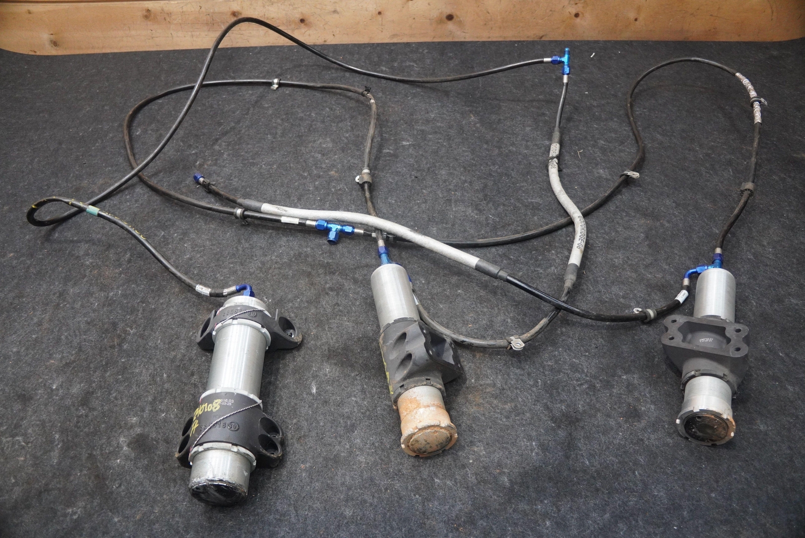 Set Pneumatic Lift Air Jack Strut 335616 335619 OEM Ferrari 488 Challenge 2018