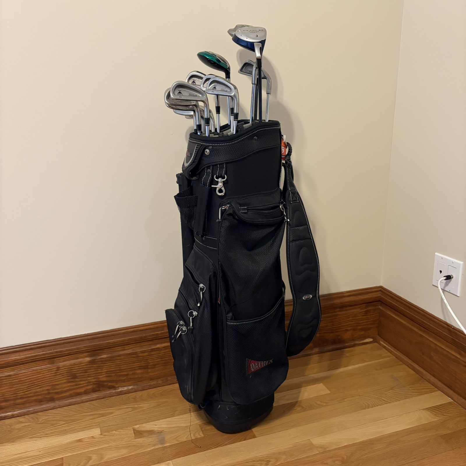 4-pw Iron Set + Full Set & Datrek Bag Rh Ready To Play!