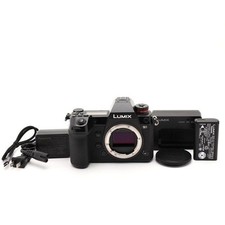 Panasonic LUMIX DC-S1 Black Full Frame Mirrorless Camera Body Shutter 24638 EX+