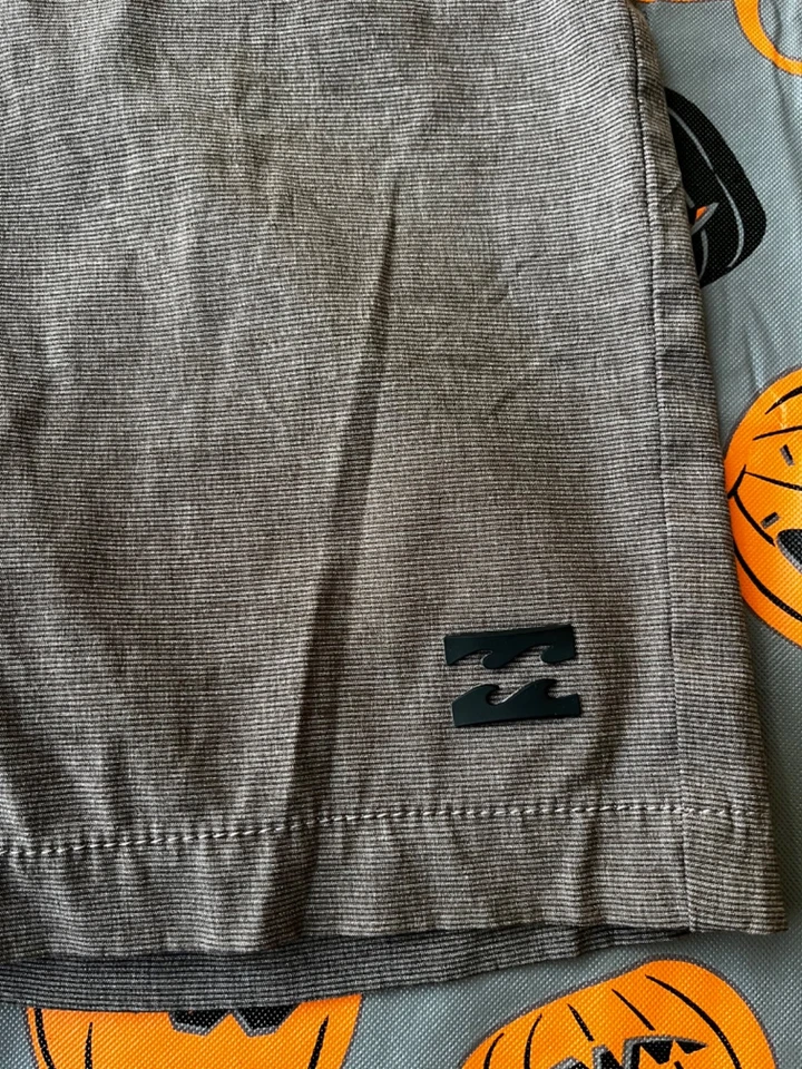 Pantalones Cortos Híbridos Billabong Niños Talla 6L Frente Plano Sumergibles 7” Gris Playa Foto 2 de 4