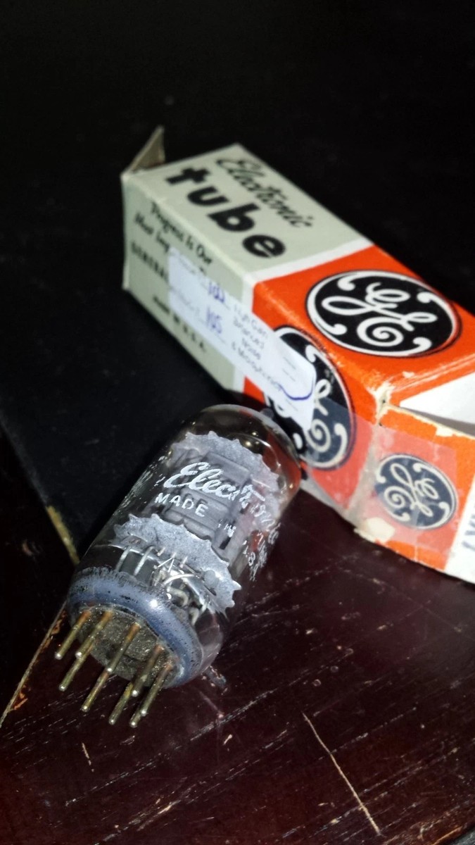 Tube NOS General Electric 12AX7 / ECC83 – Horse Shoe Getter – Testé Comme Neuf