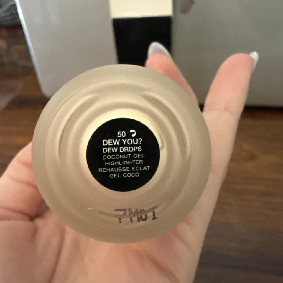 Marc Jacobs 50 DEW YOU? Dew Drops Coconut Gel Highlighter (0.80 oz.) New w box - Image 3 of 4