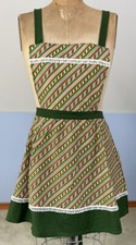 Hand Made Women  s Christmas and Holiday Apron