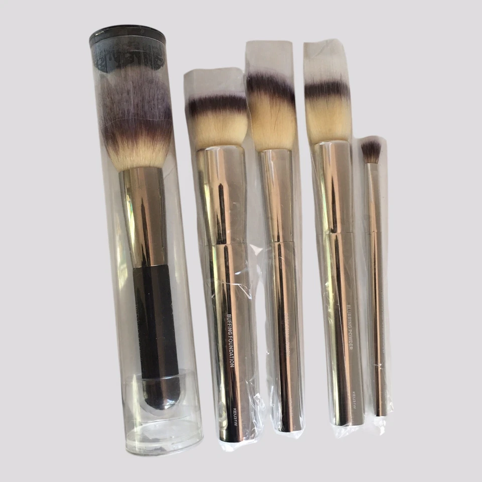 IT Cosmetics Bye Bye Poreless Finish Airbrush Powder Translucent Shade + Brushes - Image 2 of 4